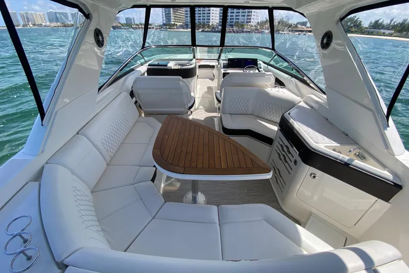 Ganso II Yacht Photos Pics Cockpit