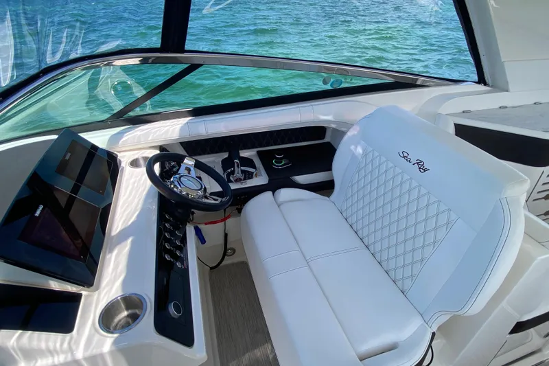 Ganso II Yacht Photos Pics Helm & Electronics