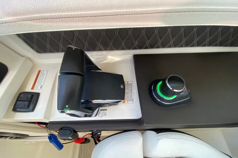 Ganso II Yacht Photos Pics Engine Controls