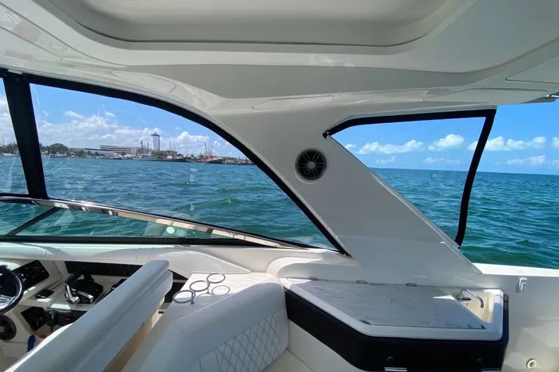 Ganso II Yacht Photos Pics Hardtop