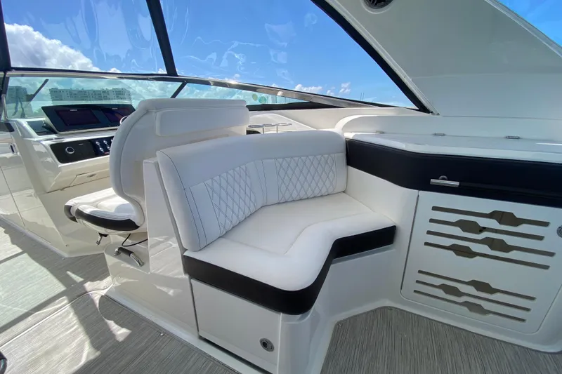 Ganso II Yacht Photos Pics WetBar