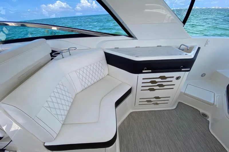 Ganso II Yacht Photos Pics WetBar