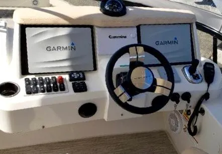 Stress Relief Yacht Photos Pics FlyBridge Main Helm w/ Garmin Electronics Package