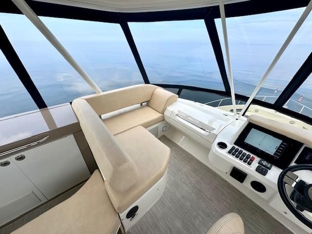 2019 Carver 52 