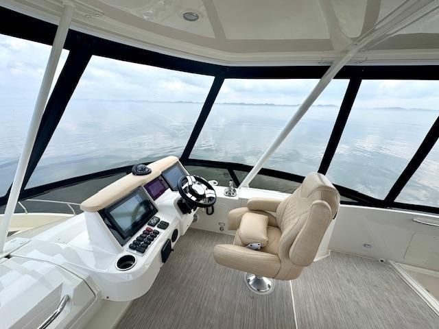 2019 Carver 52 