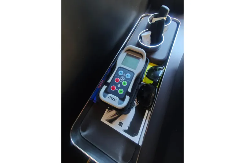 Arktur Yacht Photos Pics Remote control and accessories on Cranchi Sessantasette 67 yacht, 2023 model.