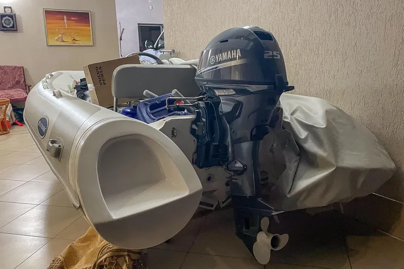 Arktur Yacht Photos Pics Inflatable boat with Yamaha 25 outboard motor indoors, Cranchi Sessantasette 67, 2023 model.