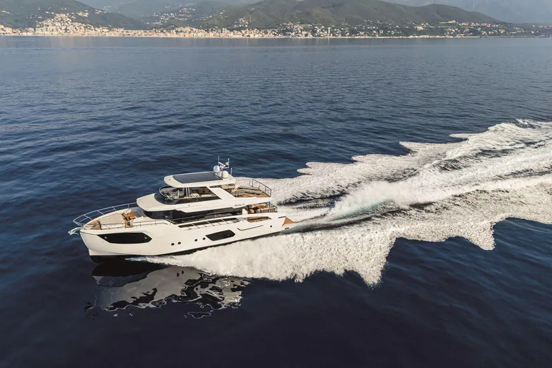  Yacht Photos Pics Luxury yacht Absolute NAVETTA 70 cruising on open sea, 2026 model.