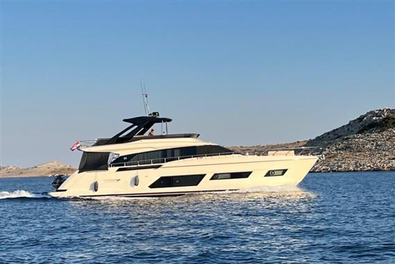 ferretti yacht 670 prezzo