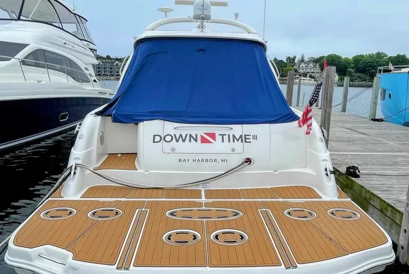 Down Time Yacht Photos Pics 2010 Sea Ray 500 Sundancer docked, featuring teak swim platform and blue cover.