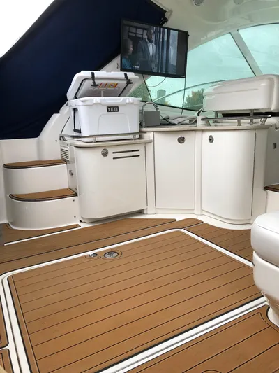 Down Time Yacht Photos Pics Luxurious interior of 2010 Sea Ray 500 Sundancer yacht with wood flooring and modern amenities.