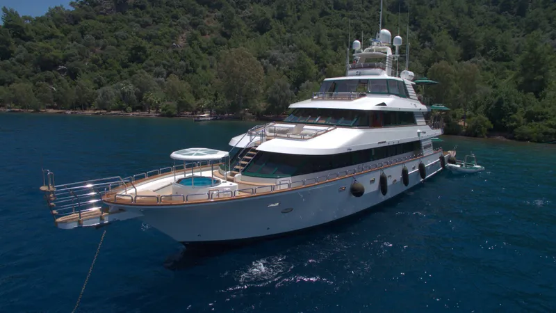 Forty Love Yacht Photos Pics 