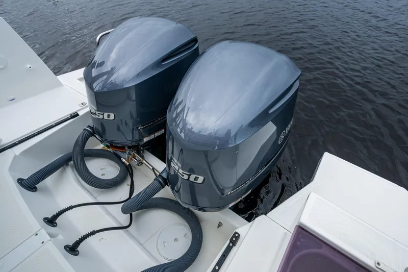  Yacht Photos Pics Twin Yamaha outboard engines on a 2021 Jeanneau NC Sport 895 boat.