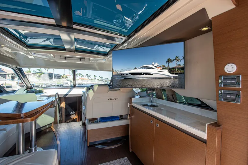  Yacht Photos Pics 2014 Sea Ray 510 Sundancer - Image 22