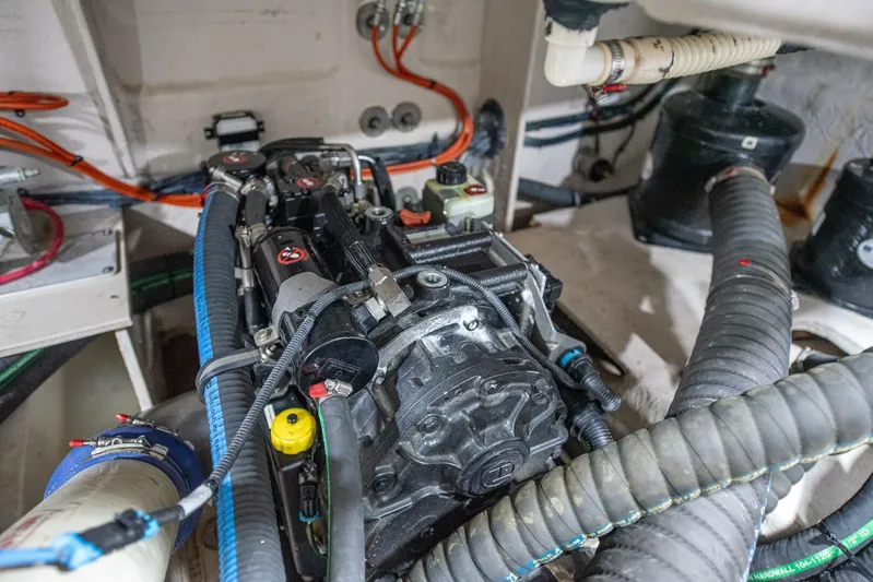  Yacht Photos Pics 2014 Sea Ray 510 Sundancer - Image 61