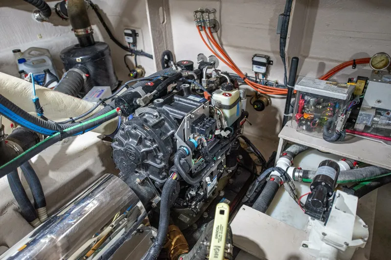  Yacht Photos Pics 2014 Sea Ray 510 Sundancer - Image 60