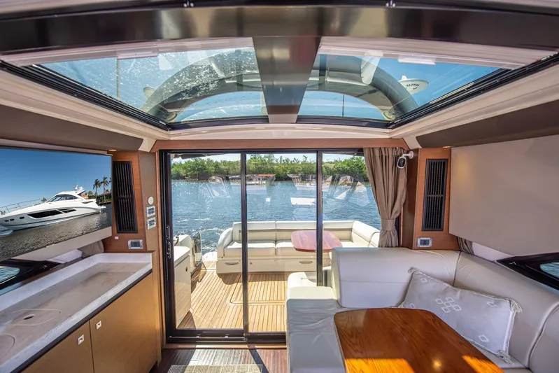  Yacht Photos Pics 2014 Sea Ray 510 Sundancer - Image 23