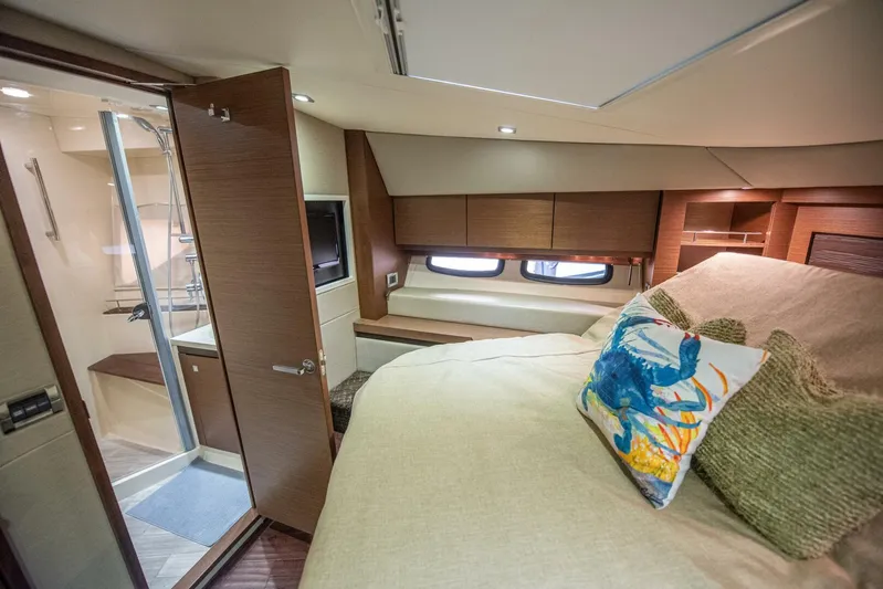  Yacht Photos Pics 2014 Sea Ray 510 Sundancer - Image 55