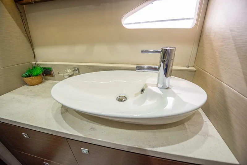  Yacht Photos Pics 2014 Sea Ray 510 Sundancer - Image 51