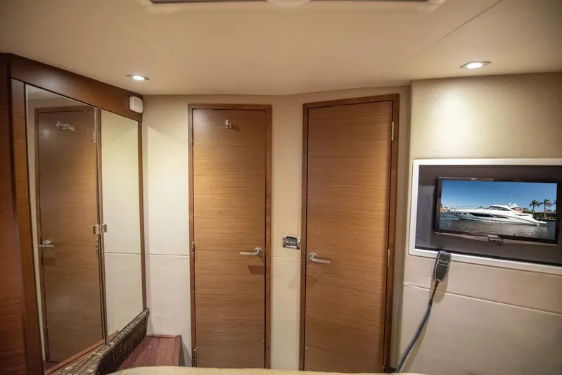  Yacht Photos Pics 2014 Sea Ray 510 Sundancer - Image 56