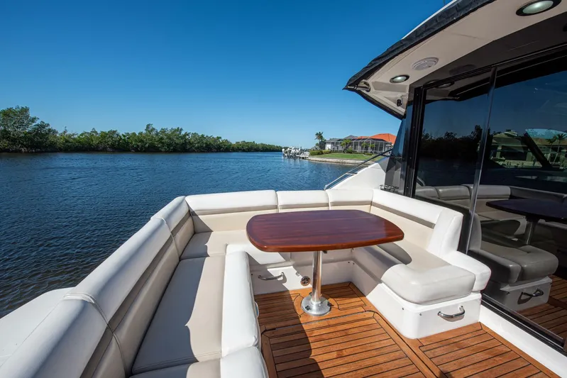  Yacht Photos Pics 2014 Sea Ray 510 Sundancer - Image 18