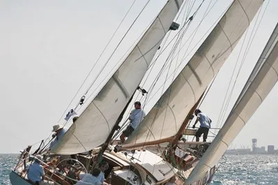 1943 Frers 52