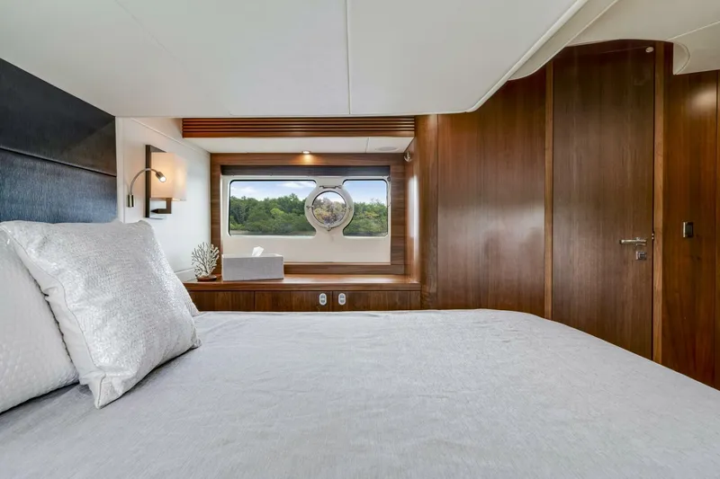  Yacht Photos Pics 2015 Sunseeker Manhattan 55 - Image 38