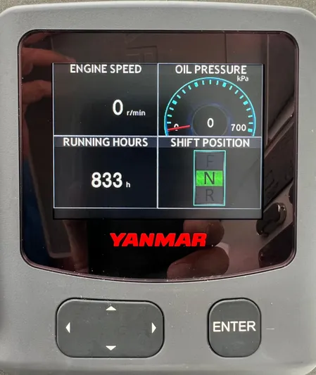 Levante Yacht Photos Pics Yanmar engine display showing 833 running hours on Xquisite Yachts X5 PLUS 2022 model.