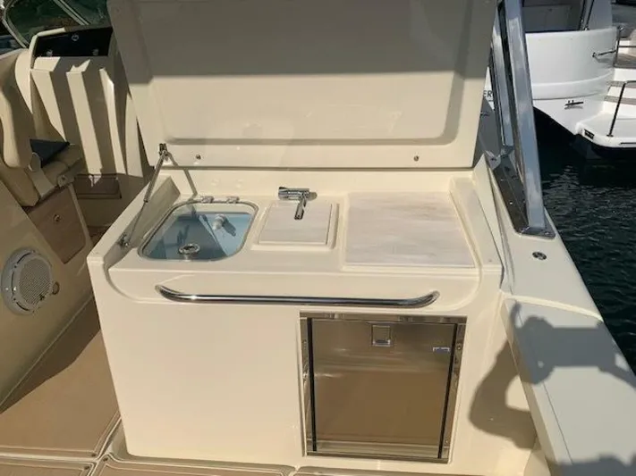  Yacht Photos Pics 2021 Chris-craft Calypso 30 - Image 7