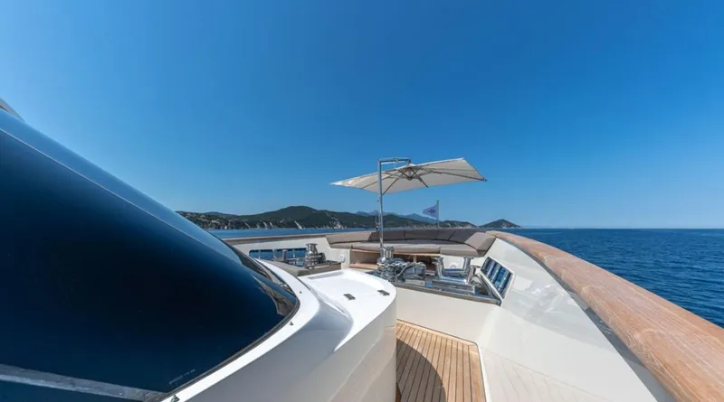  Yacht Photos Pics BOW AREA