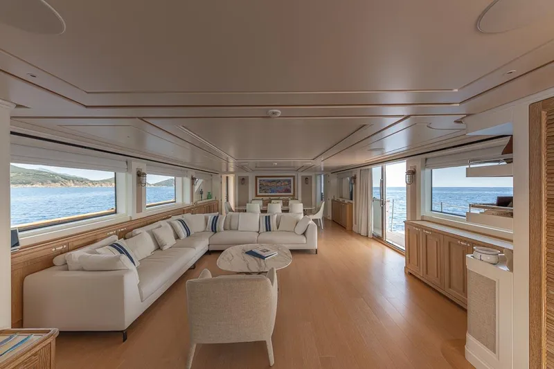  Yacht Photos Pics SALON MAIN DECK