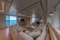 SALON MAIN DECK