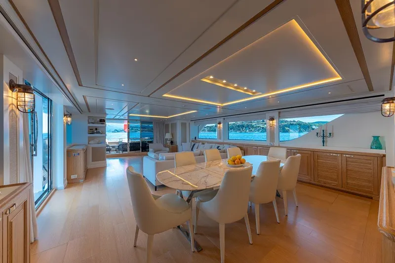  Yacht Photos Pics DINING TABLE MAIN DECK