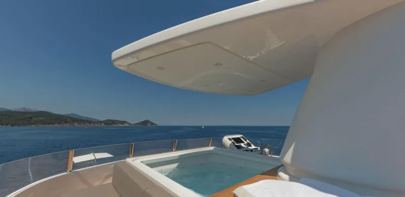  Yacht Photos Pics JACUZZI
