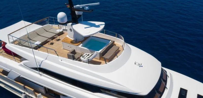  Yacht Photos Pics JACUZZI TRI DECK