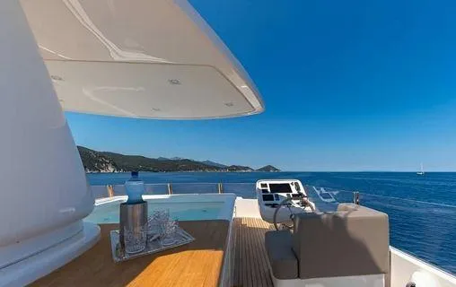  Yacht Photos Pics JACUZZI