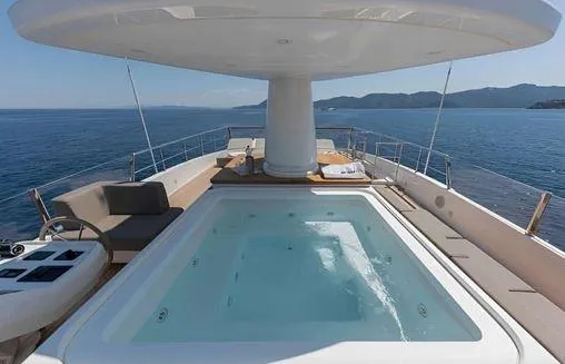  Yacht Photos Pics JACUZZI