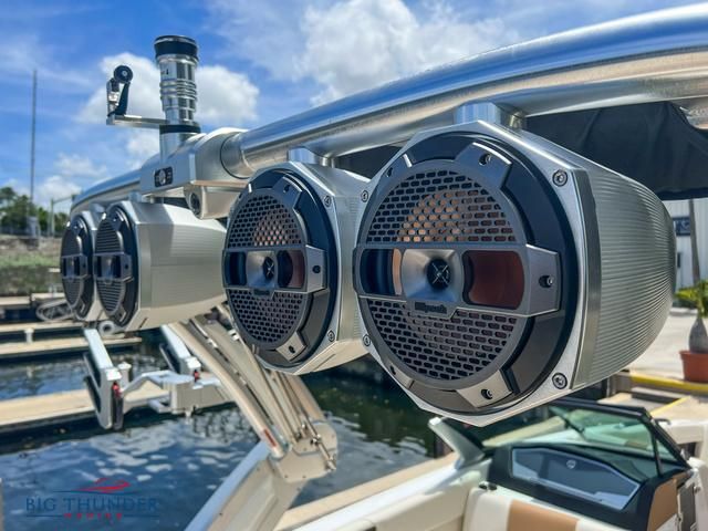 2022 MasterCraft X24