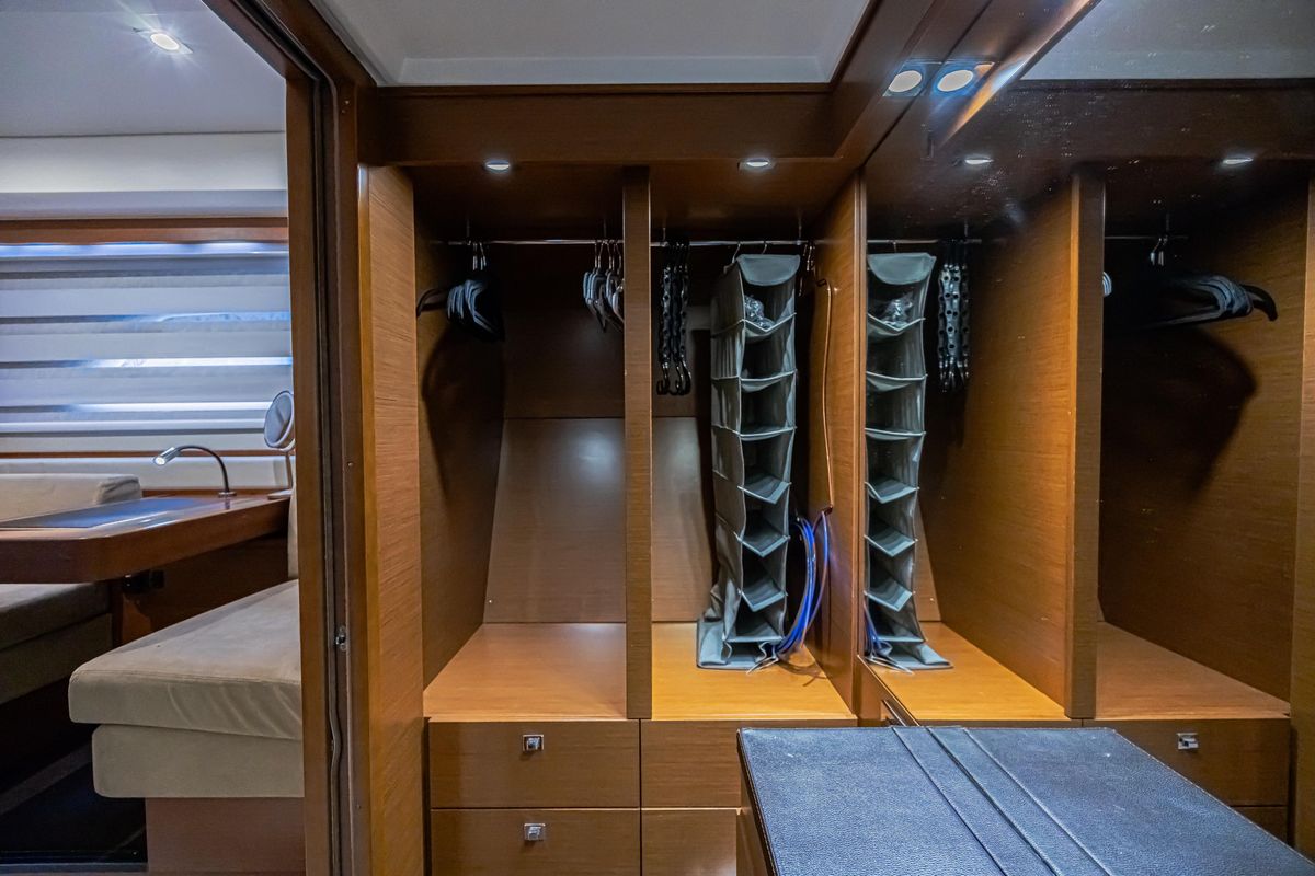 2013 Prestige 58 