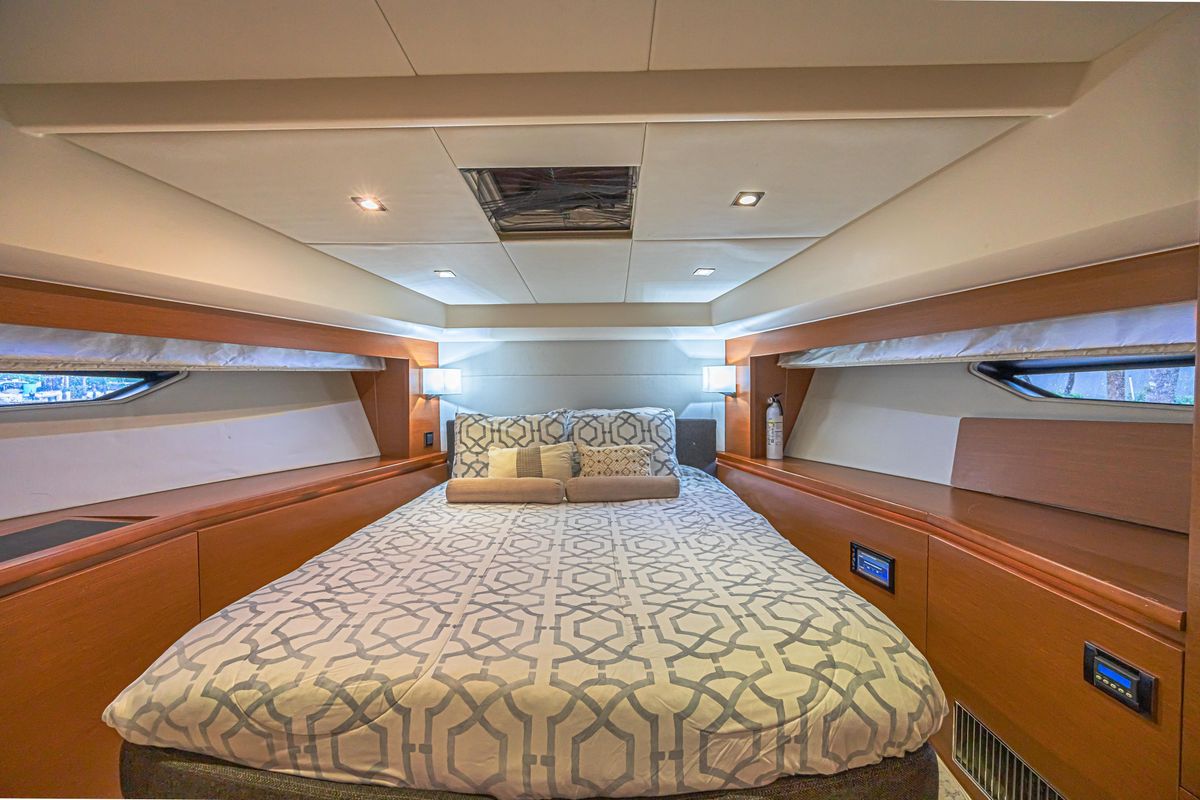 2013 Prestige 58 
