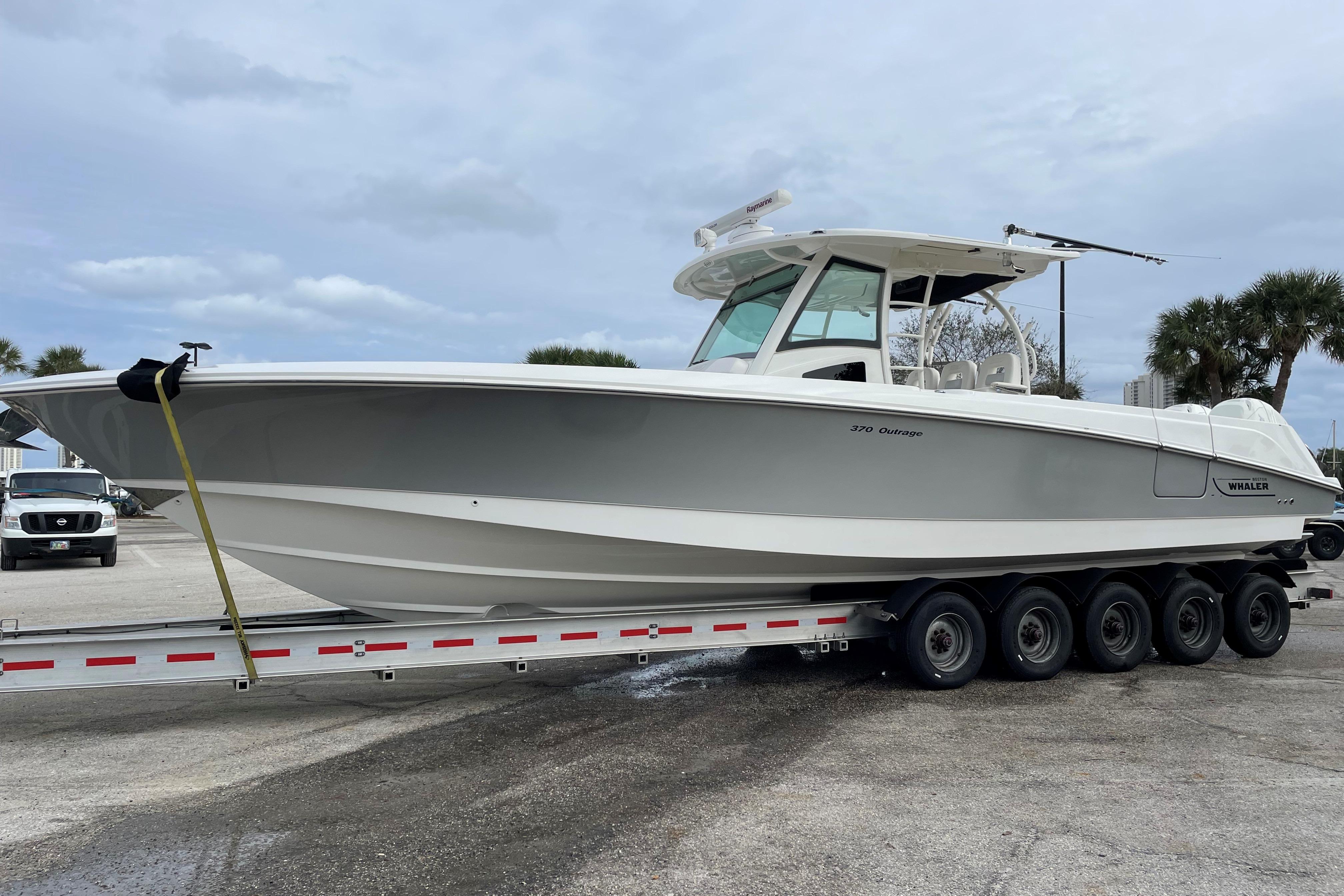 2015 Boston Whaler 370 Outrage Center Console for sale - YachtWorld