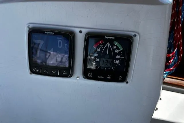 Quest Yacht Photos Pics 