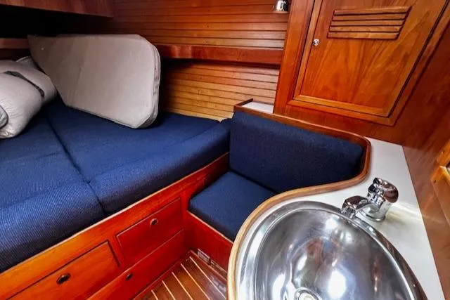 Quest Yacht Photos Pics 