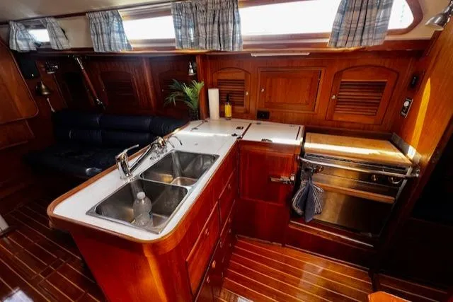 Quest Yacht Photos Pics 