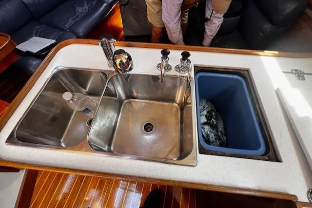 Quest Yacht Photos Pics 