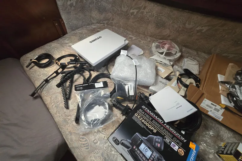 Blue Song Yacht Photos Pics Marine electronics and cables for Amel Maramu 45, 1984, including Simrad and Standard Horizon equipment.