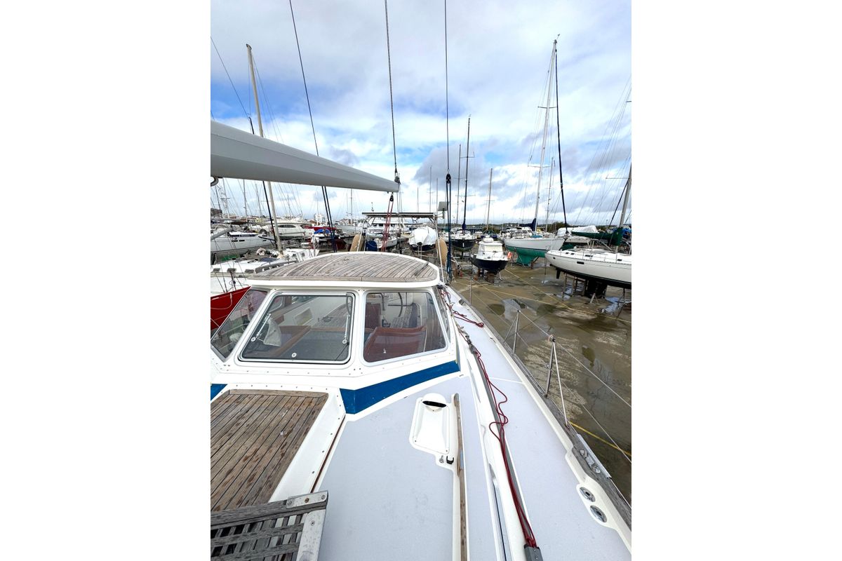 2003 Hallberg-Rassy 48 