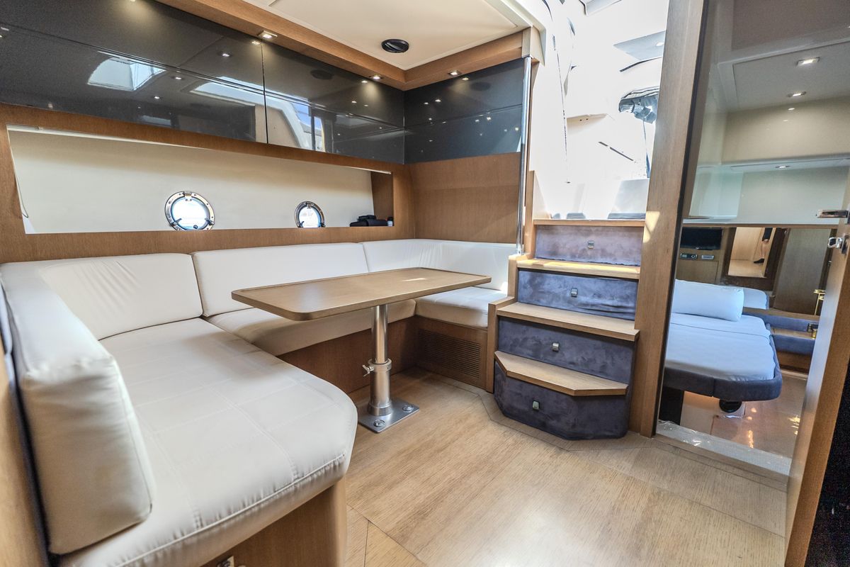 2011 Azimut 52 