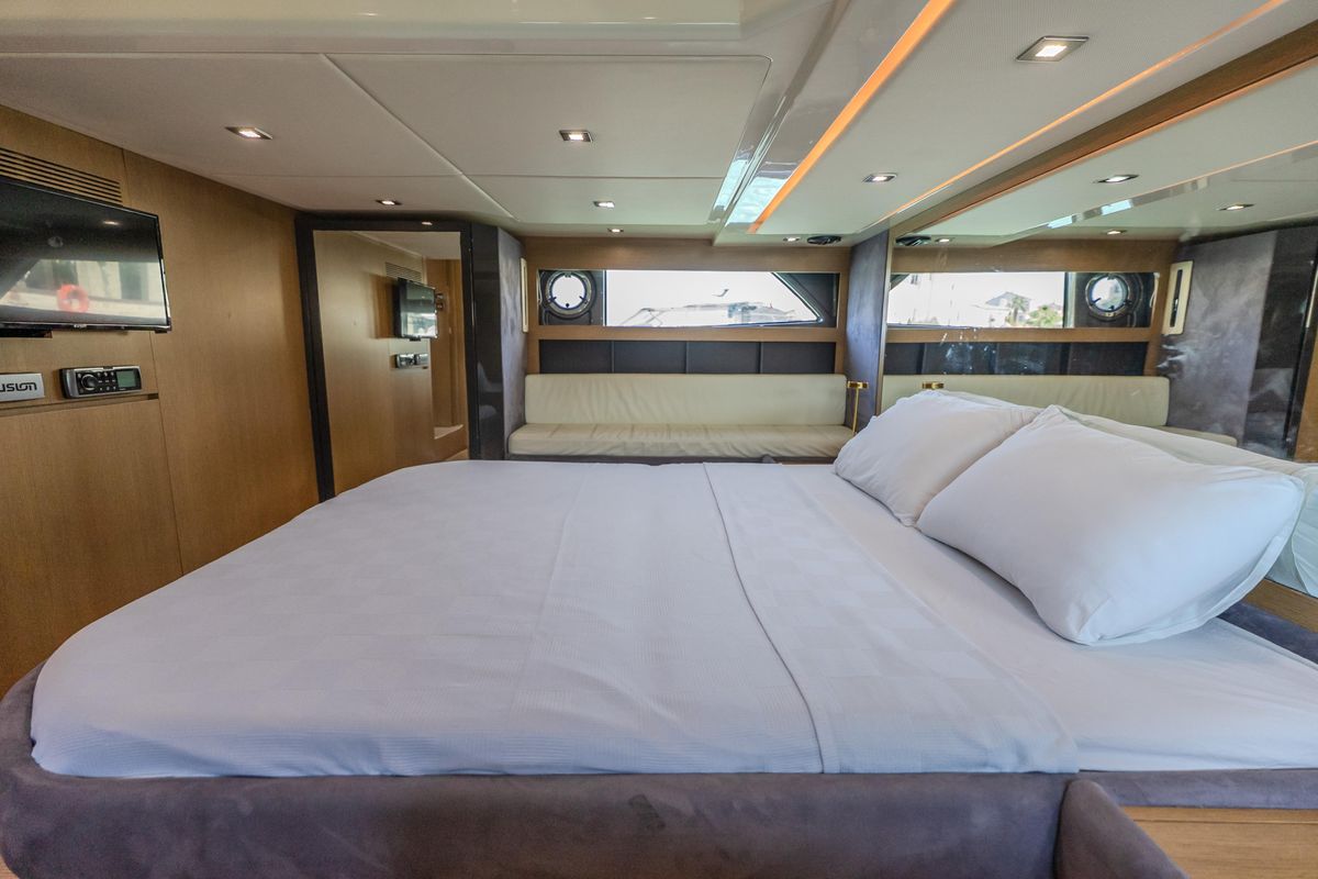 2011 Azimut 52 
