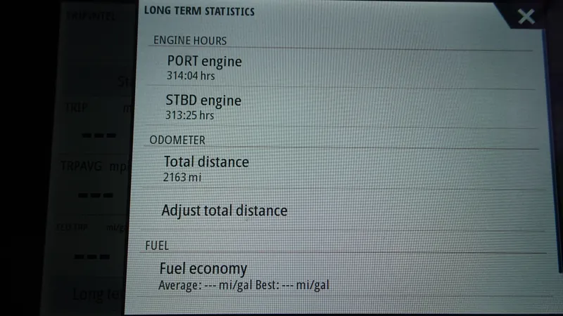 Sc Yacht Photos Pics Display screen showing engine hours and odometer for 2018 Carver C34 Coupe.
